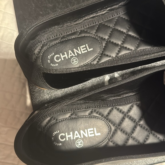 Chanel Vintage Look Loafers Gloss Texture Black Silver Logo 38.5 luxury find !! - Picture 12 of 15